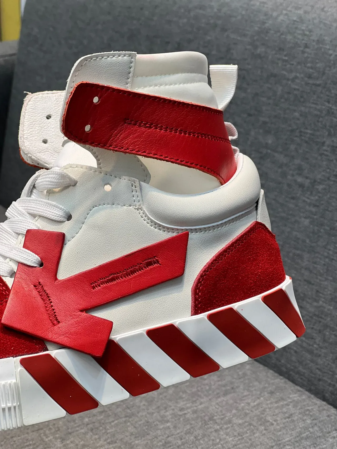 Off-White Tênis Lifestyle Vermelho High-Top Alça Zip-Tie Industrial 8