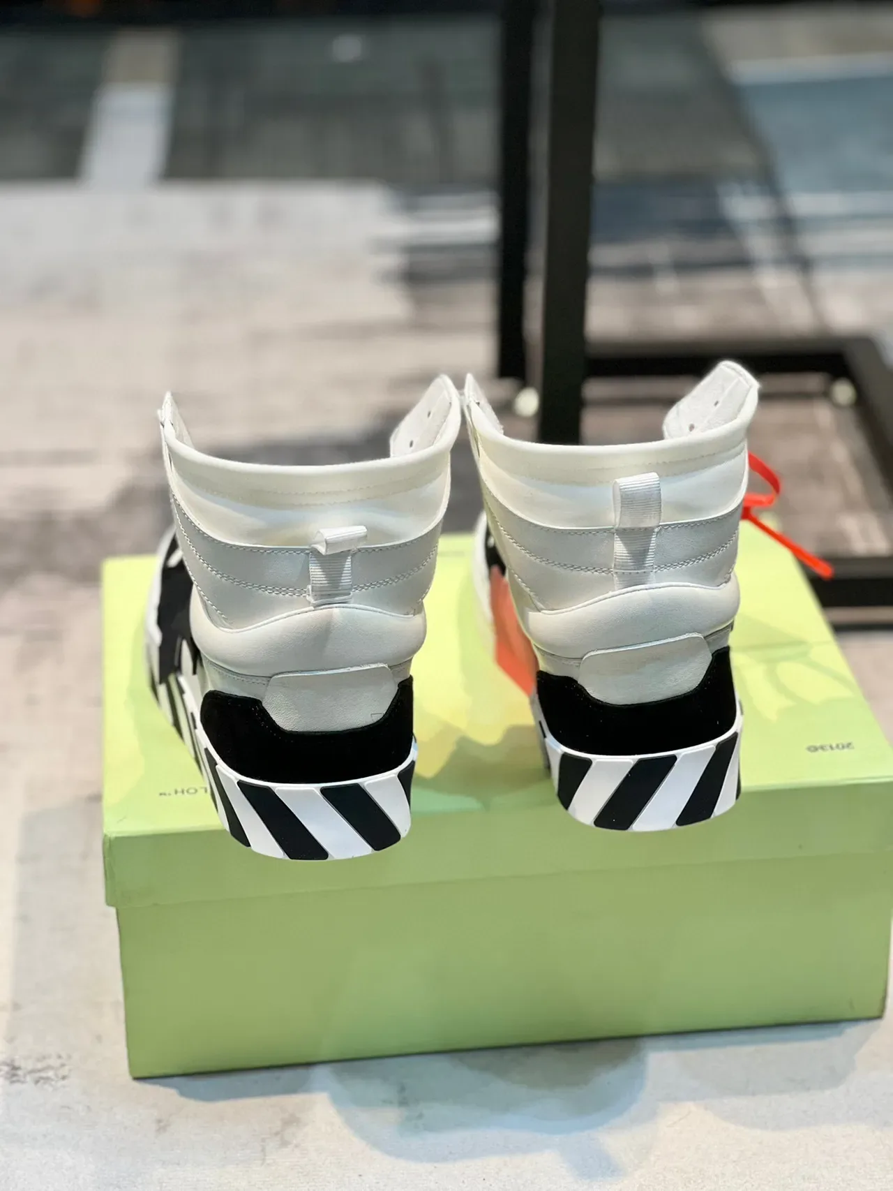 Off-White The Ten हाई-टॉप लाइफस्टाइल स्नीकर 2