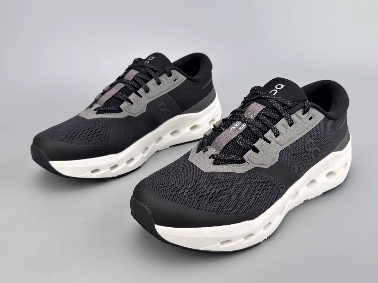 On Negro Blanco Malla Engineered Superior Gris Sobrecapas Sintéticas Zapatos de Running 7