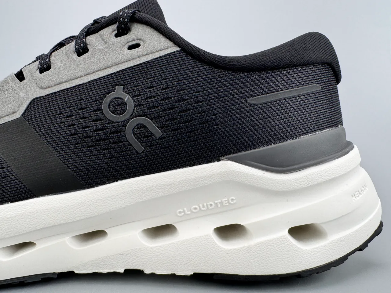 On Negro Blanco Malla Engineered Superior Gris Sobrecapas Sintéticas Zapatos de Running 9