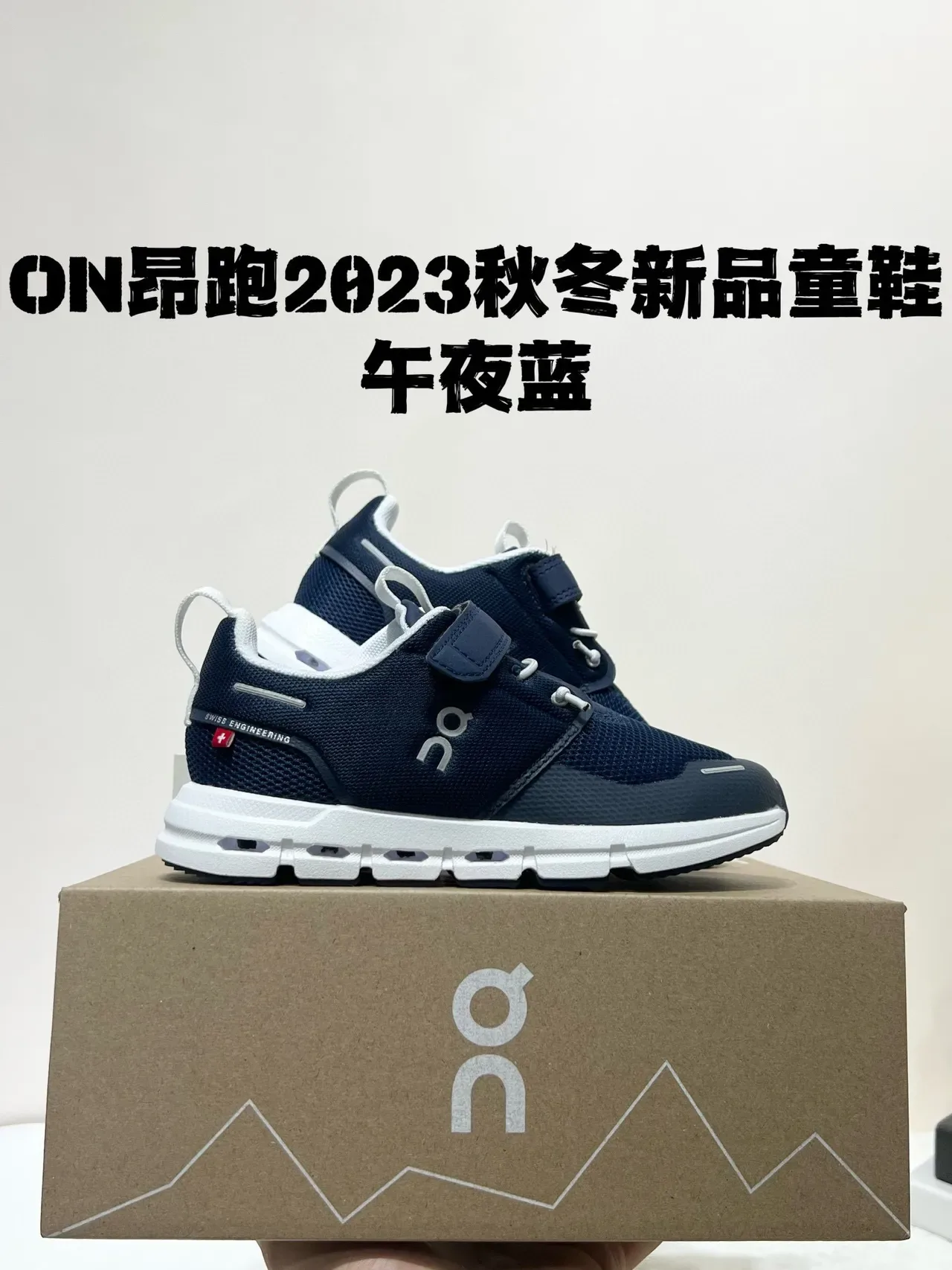 蓝黄色低帮网面休闲运动鞋 9