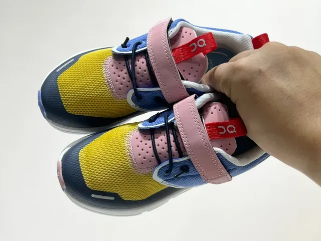 蓝黄色低帮网面休闲运动鞋 11