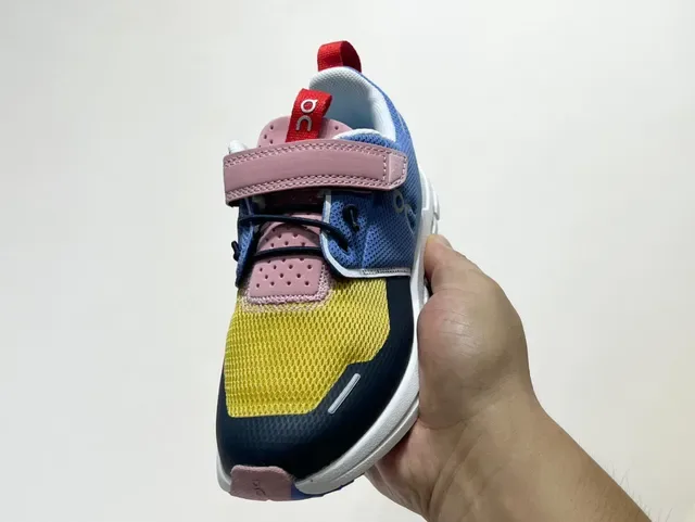 蓝黄色低帮网面休闲运动鞋 13