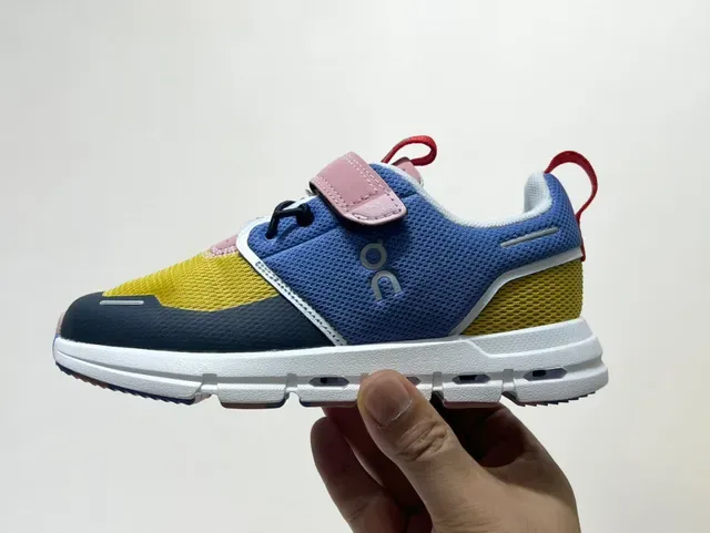 蓝黄色低帮网面休闲运动鞋 14