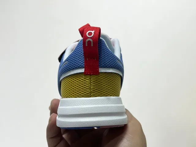 蓝黄色低帮网面休闲运动鞋 17