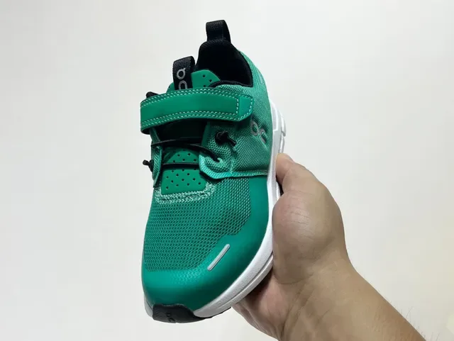 蓝黄色低帮网面休闲运动鞋 22