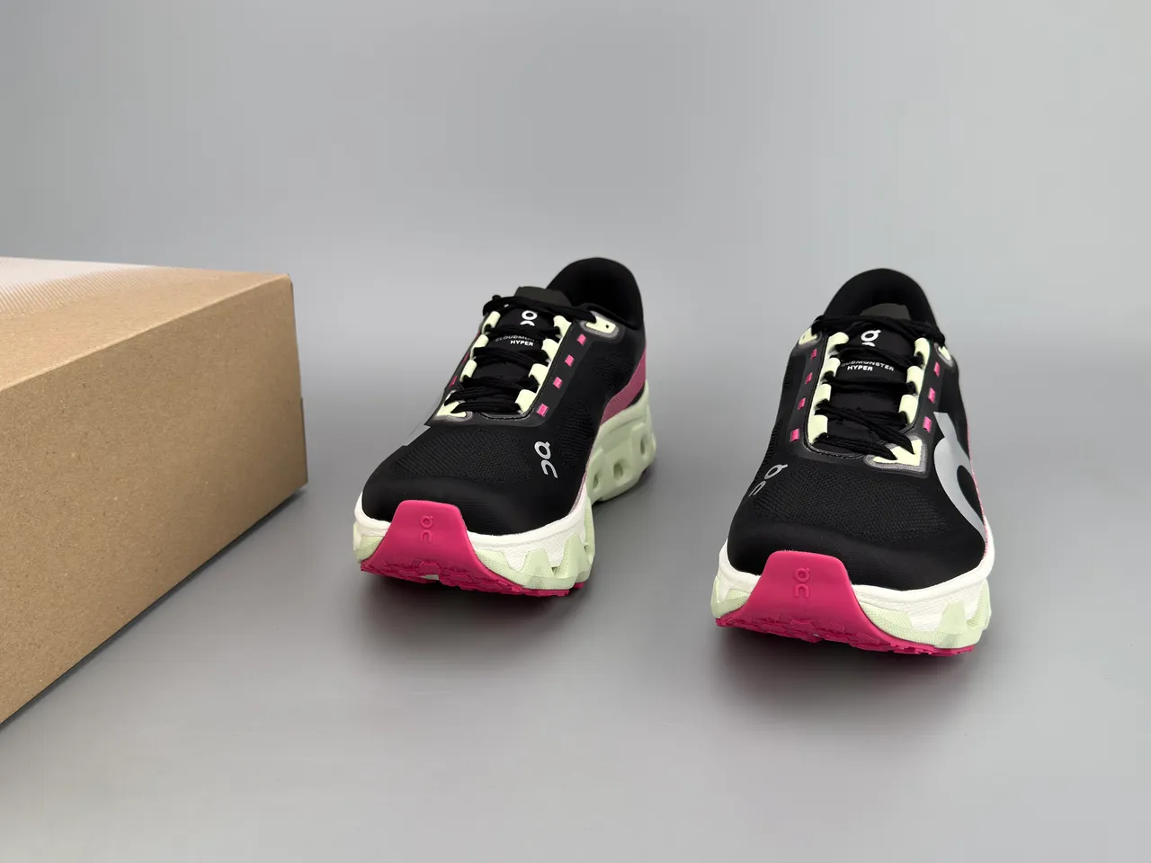 On Cloudmonster Black Pink Lime Green रनिंग जूते 5