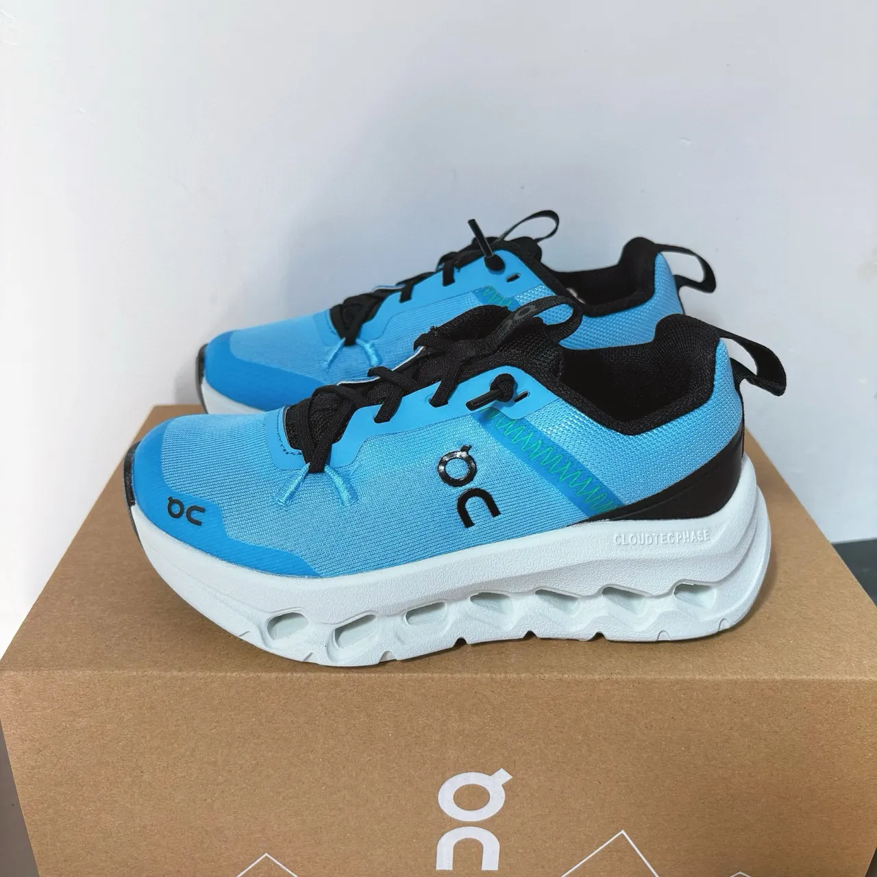 On Cloudmonster Black White Low-Top Knit Mesh Upper Running Shoes 2