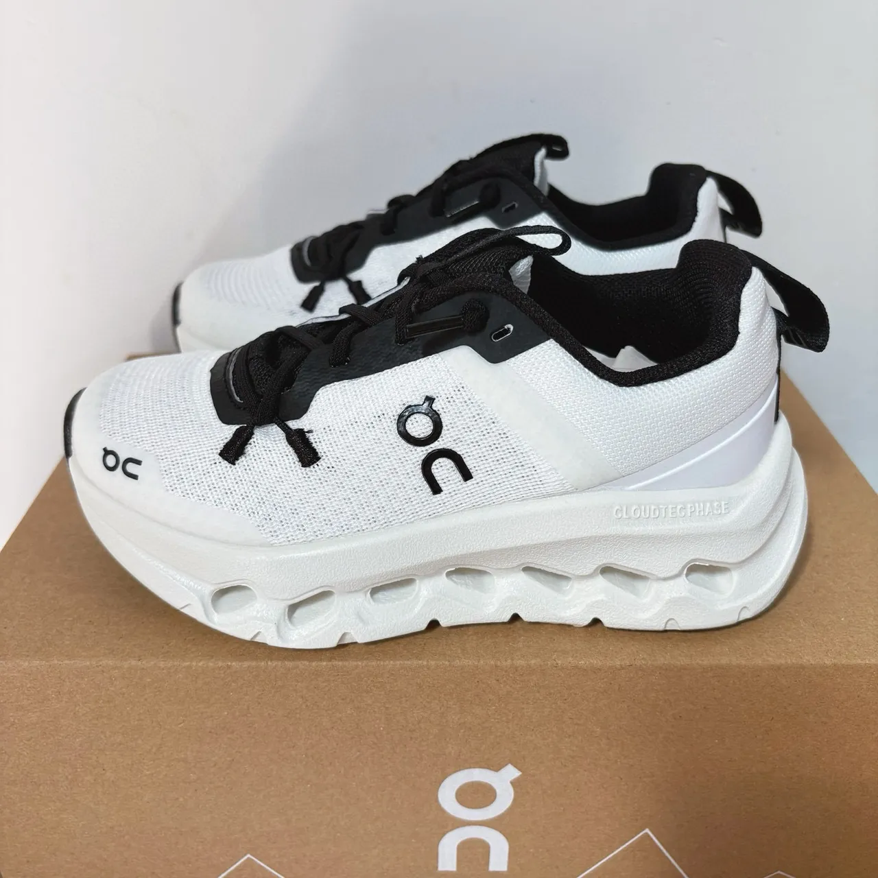 On Cloudmonster Black White Low-Top Knit Mesh Upper Running Shoes 4
