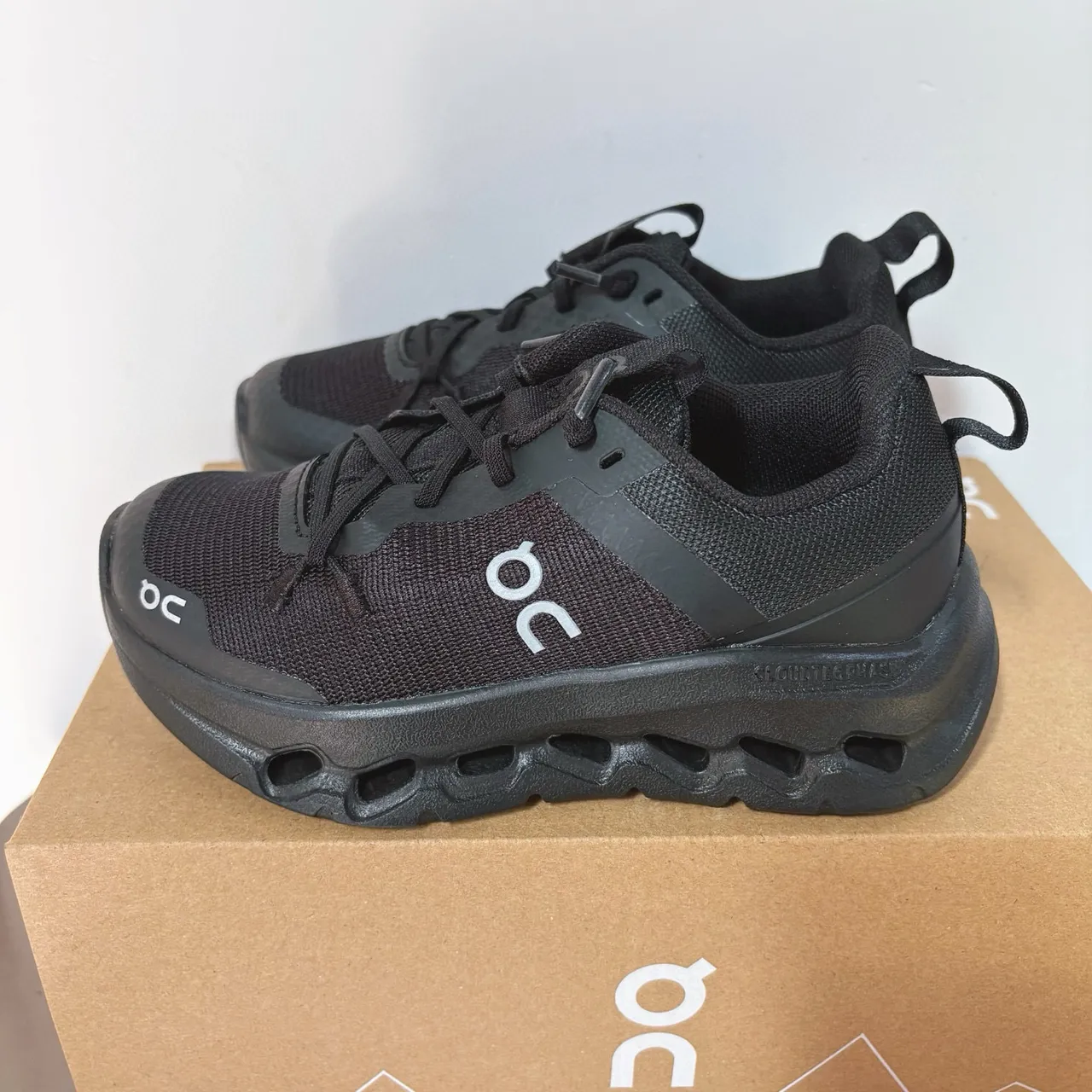 On Cloudmonster Black White Low-Top Knit Mesh Upper Running Shoes 7
