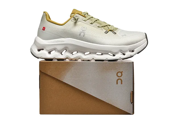 On Cloudmonster Off-White 和 Mustard 跑鞋 2