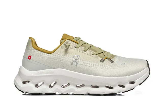 On Cloudmonster Off-White 和 Mustard 跑鞋 4