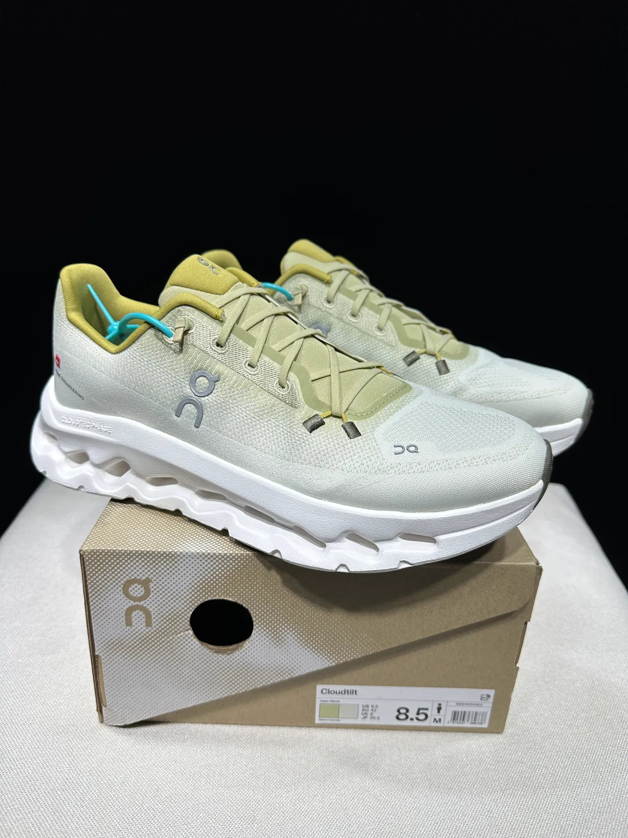 On Cloudmonster Off-White 和 Mustard 跑鞋 13