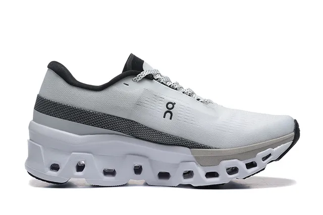 On Cloudmonster Zapatillas blancas y negras para correr 4
