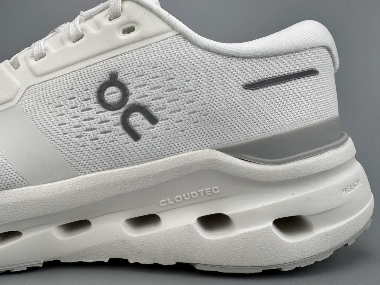 On White Gray Breathable Engineered Mesh Upper Open Hexagonal CloudTec Midsole Pods Running Shoes 3