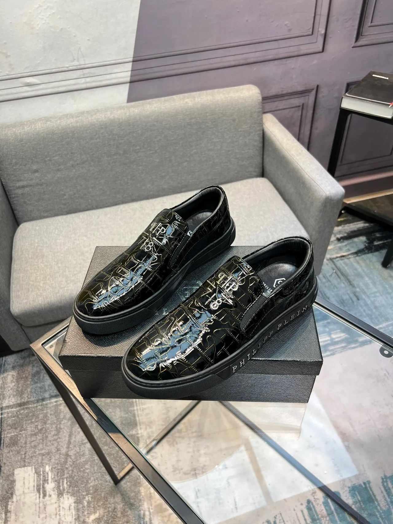 Philipp Plein Black Gold Glossy Croc-Embossed Leather Line-Art Monogram Pattern Casual Shoes 3