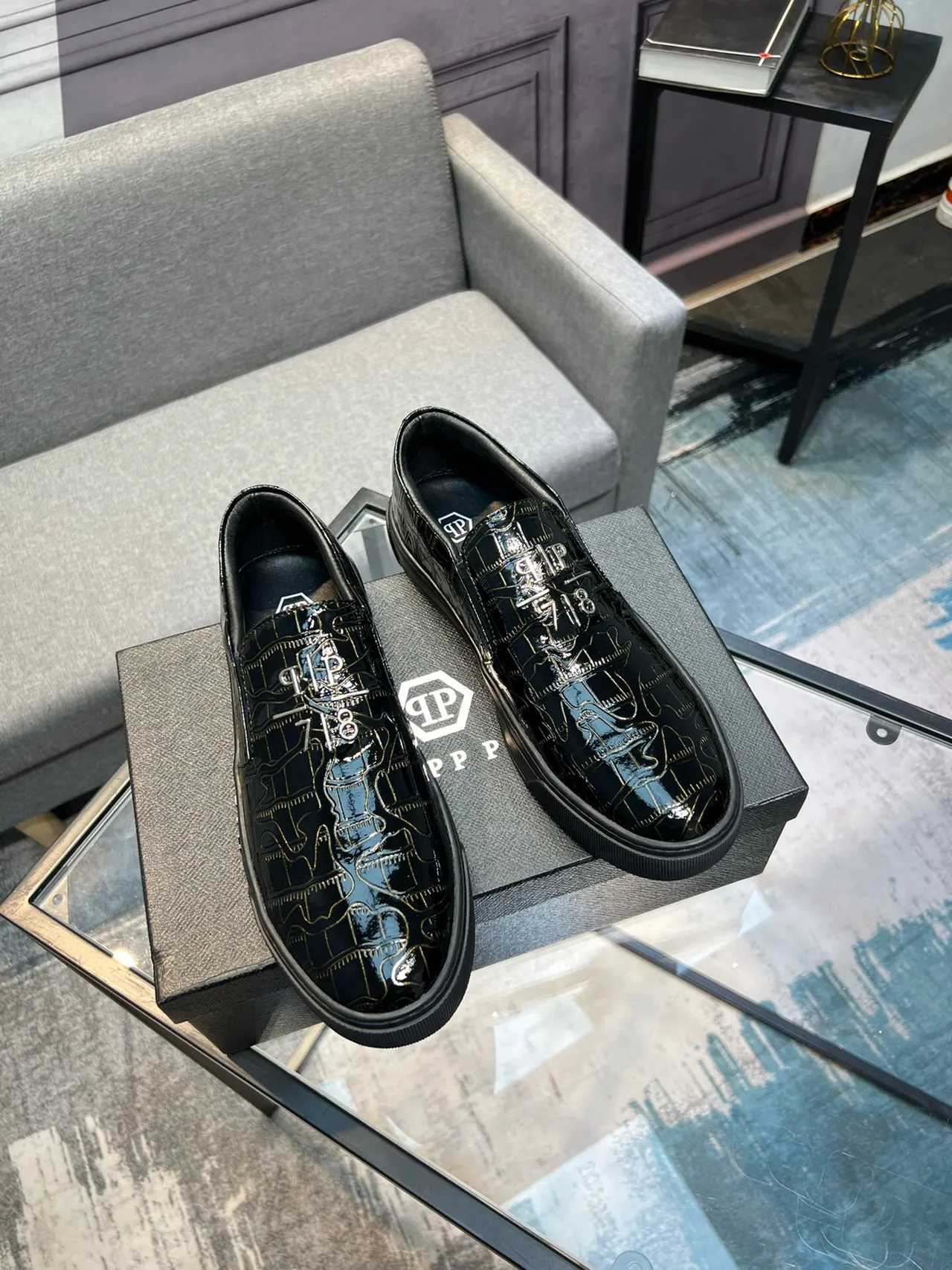Philipp Plein Black Gold Glossy Croc-Embossed Leather Line-Art Monogram Pattern Casual Shoes 5