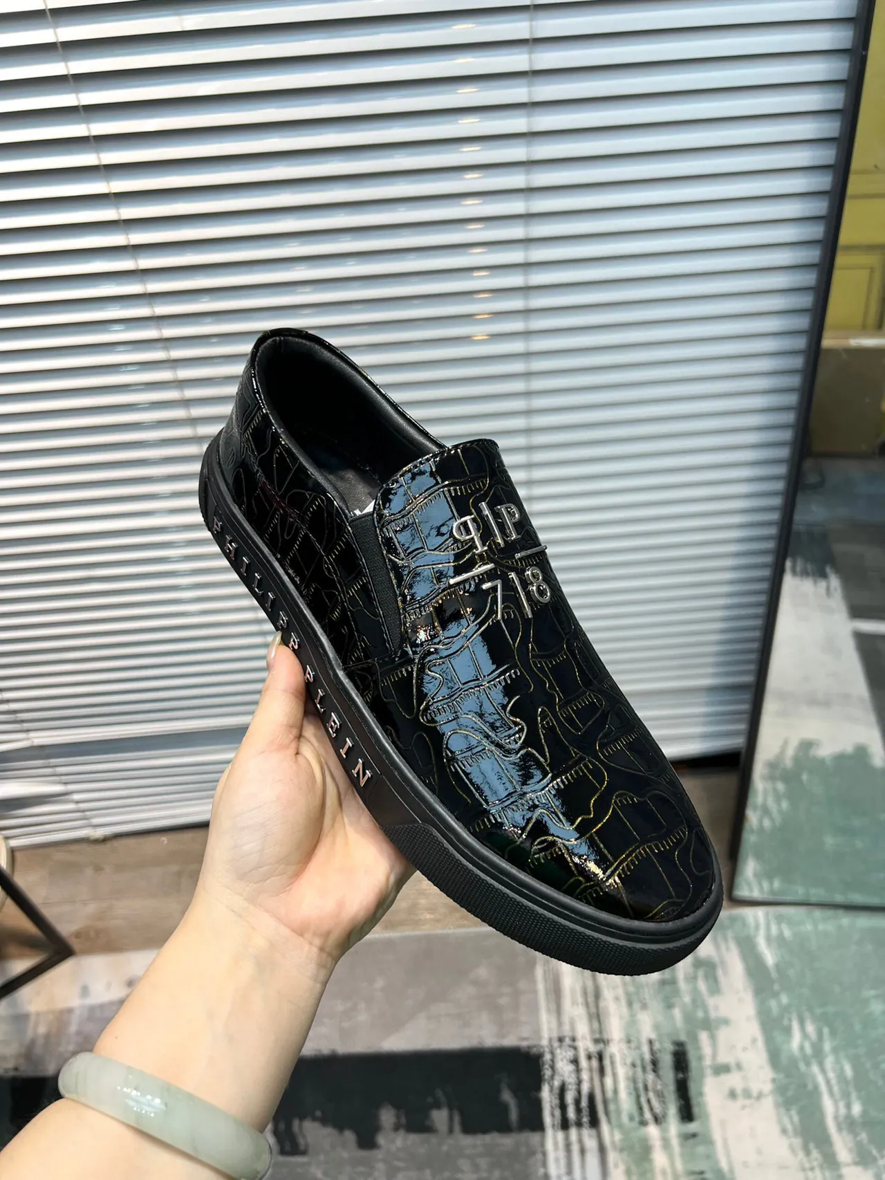 Philipp Plein Black Gold Glossy Croc-Embossed Leather Line-Art Monogram Pattern Casual Shoes 6