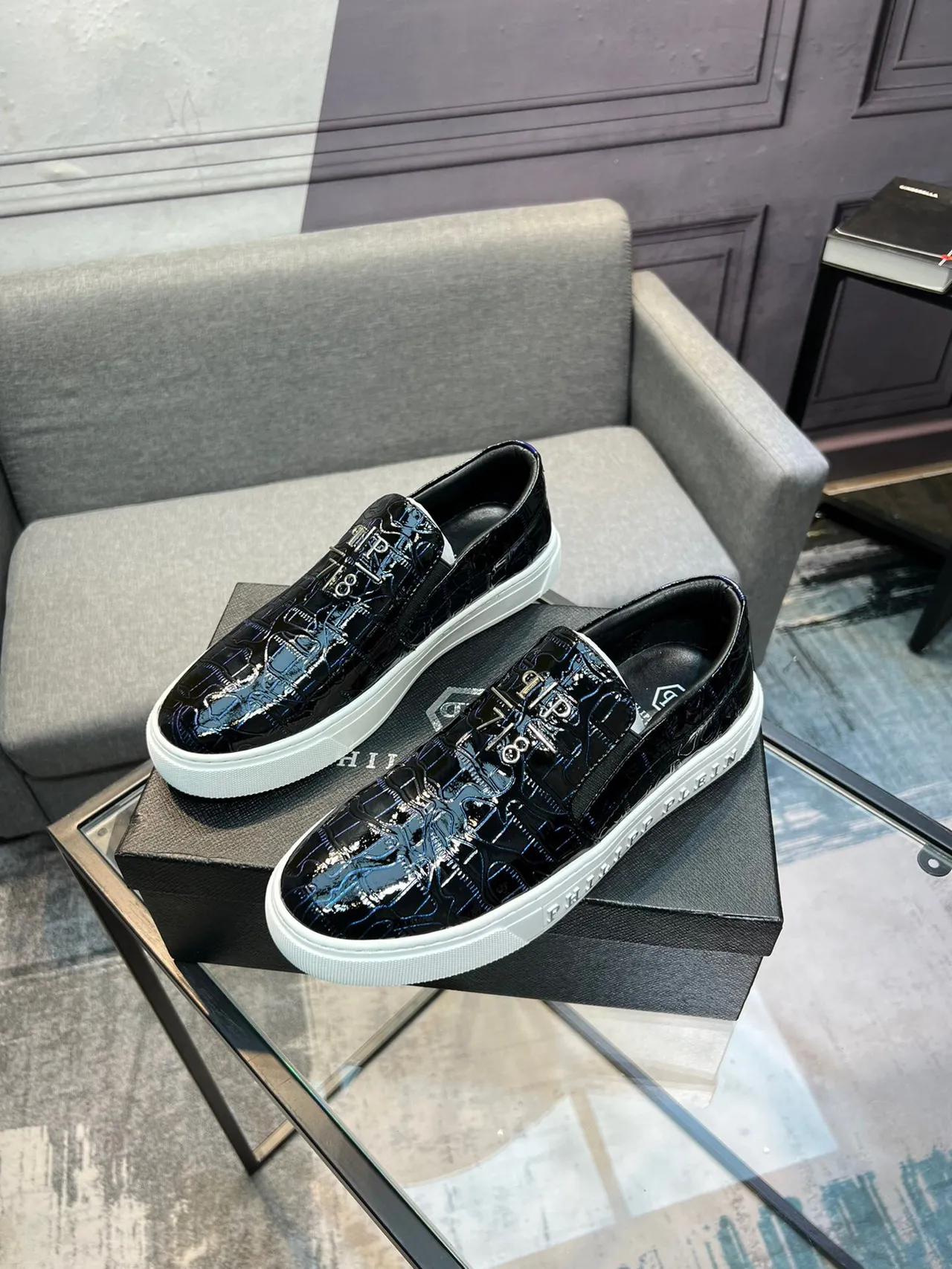 Philipp Plein Mocassim Slip-On Marinho Branco Brilhante Couro Croc Embossed Placa de Logo Metálica Mocassim 3