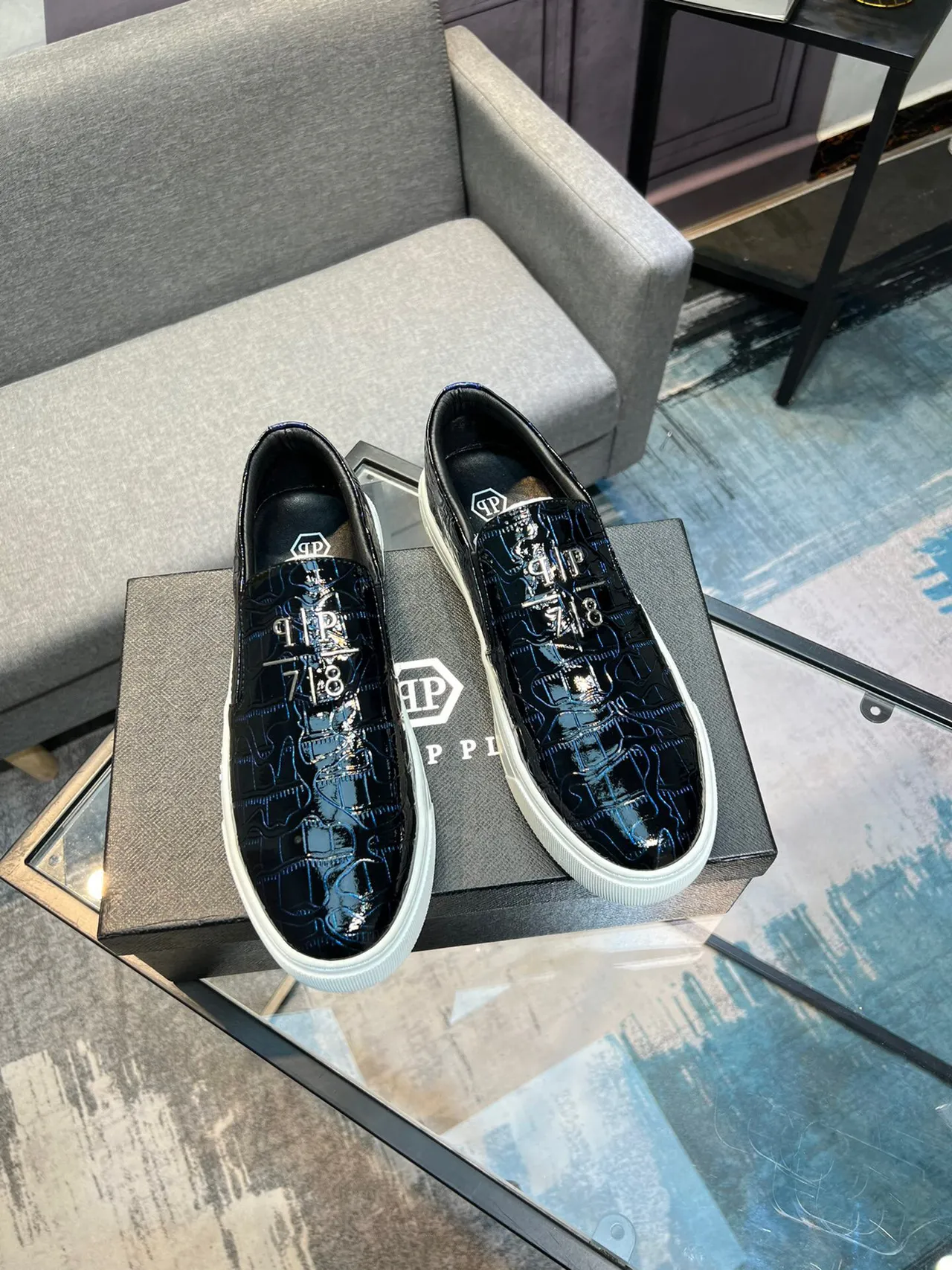 Philipp Plein Mocassim Slip-On Marinho Branco Brilhante Couro Croc Embossed Placa de Logo Metálica Mocassim 5