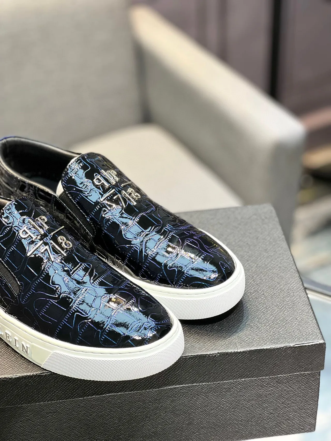 Philipp Plein Mocassim Slip-On Marinho Branco Brilhante Couro Croc Embossed Placa de Logo Metálica Mocassim 9