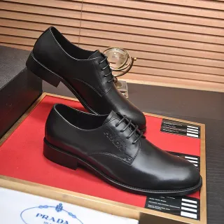 Prada काला कैप टो ऑक्सफोर्ड जूते