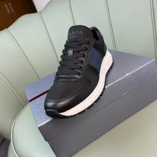 Prada Black Navy cuero y nylon raya lateral superior zapatillas lifestyle