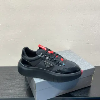 Prada काला लाल मोटा प्लेटफॉर्म सोल चमकदार चमड़ा लाइफस्टाइल स्नीकर
