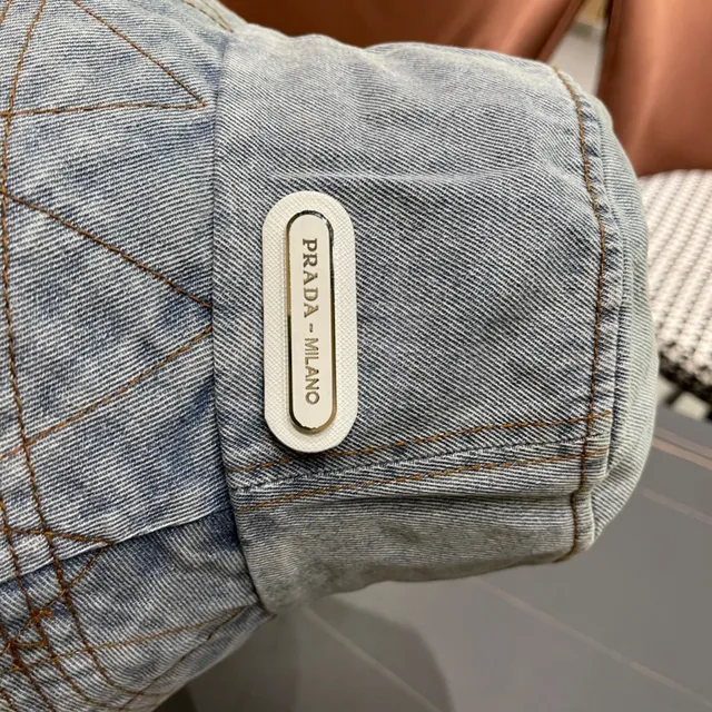 Prada Azul Negro Construcción Denim Costura Contraste Sombrero de Cubo 9