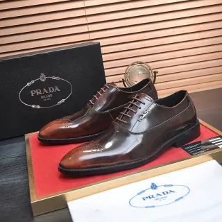 Prada বাদামি কালো ক্যাপ-টো ব্রোগ-পারফোরেটেড অক্সফোর্ড জুতো