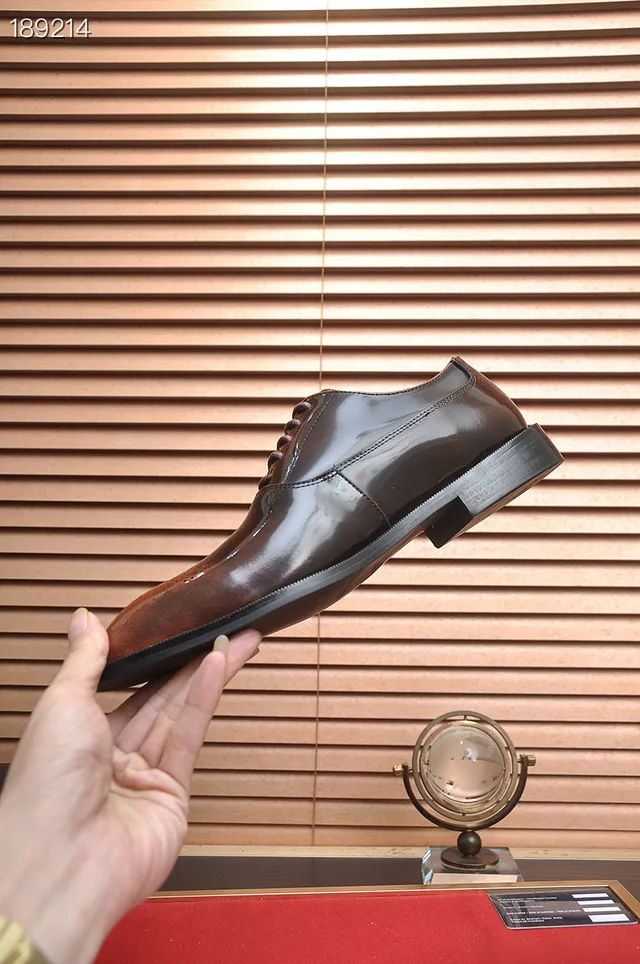Prada 棕黑牛头孔眼布洛克牛津鞋 6