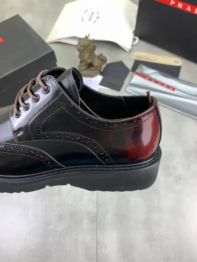 Prada burdeos preto bicolor couro polido brogue ala 3