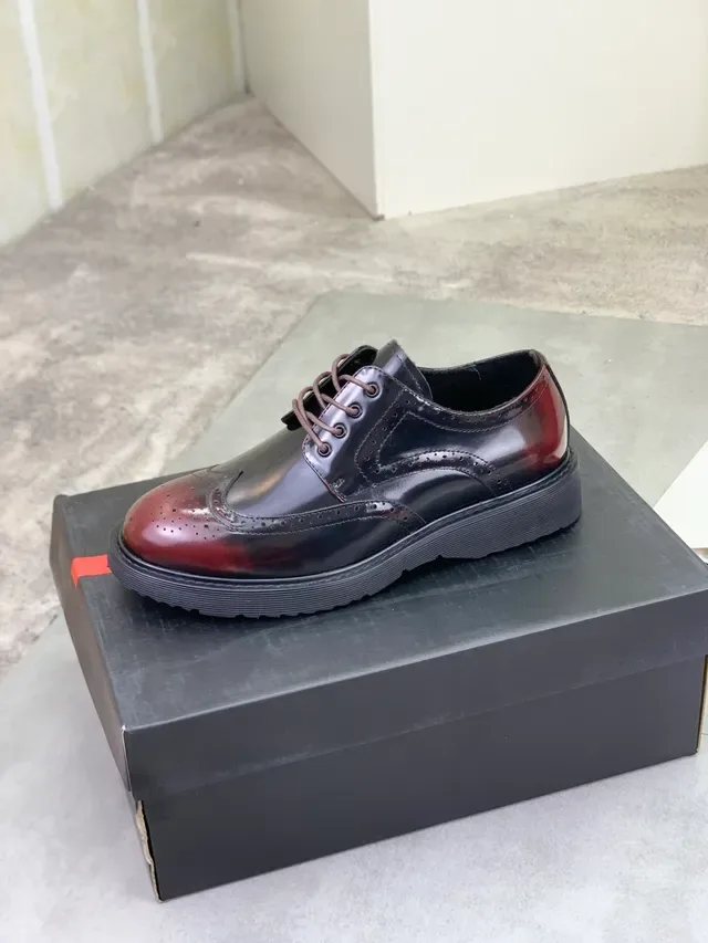 Prada burdeos preto bicolor couro polido brogue ala 4