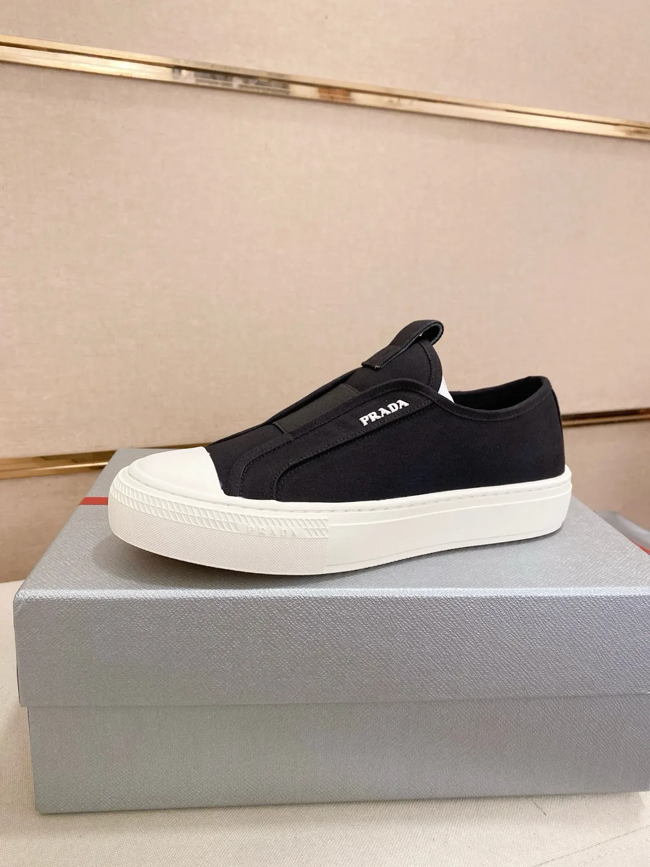 Prada Cloudbust Chaussures Lifestyle Noir et Blanc Slip-On 2