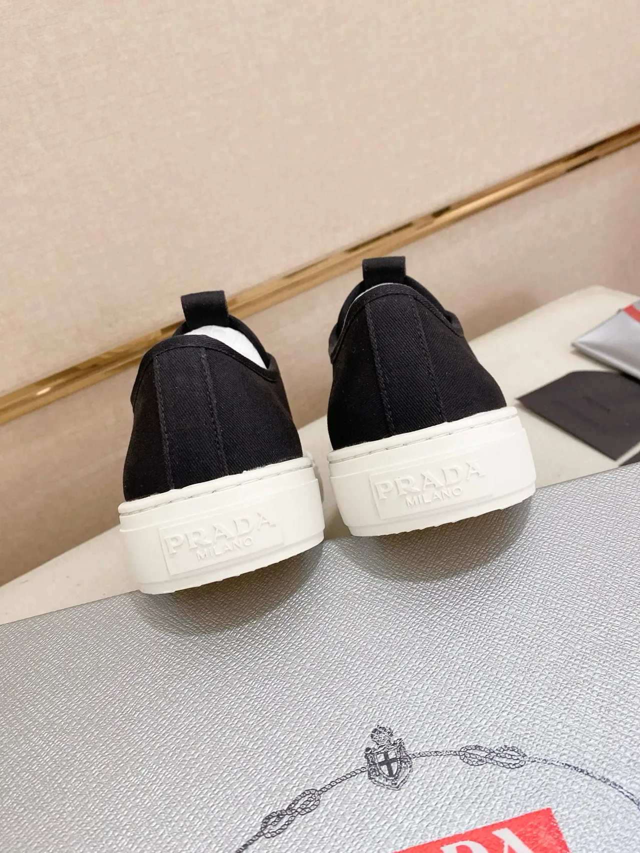Prada Cloudbust Chaussures Lifestyle Noir et Blanc Slip-On 8