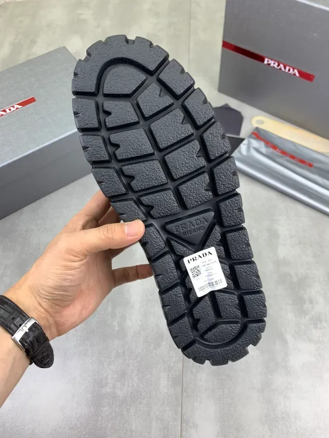 Prada Cloudbust Tênis Plataforma Preto Vermelho Couro Verniz Grossos 3