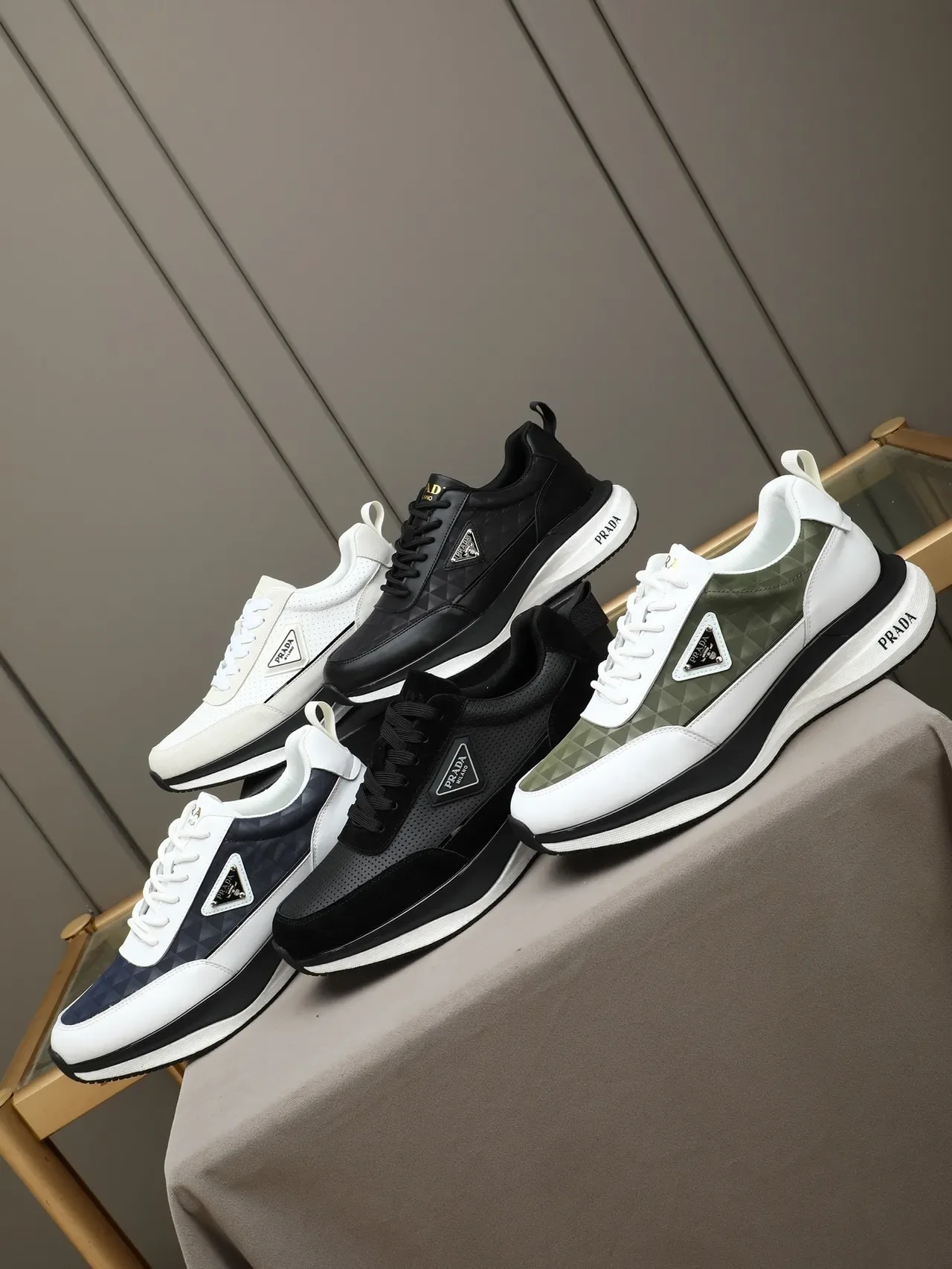 Prada Cloudbust 黑白皮革鞋面几何提花面板生活方式运动鞋 2