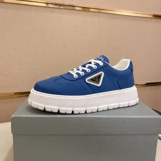 Prada Cloudbust नीले और सफेद लाइफस्टाइल स्नीकर