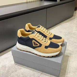 Prada Cloudbust Navy और Beige Lifestyle Sneakers