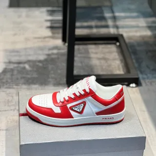 Prada Cloudbust लाल और सफेद पैनल्ड लेदर लाइफस्टाइल स्नीकर्स
