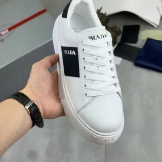 Prada Cloudbust सादा এবং নেভি লাইফস্টাইল স্নিকার