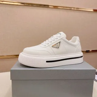Prada Cloudbust सफेद प्लेटफॉर्म लाइफस्टाइल स्नीकर