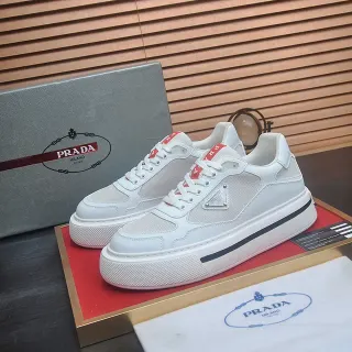 Prada Cloudbust Tênis Lifestyle Branco Vermelho Malha E Couro Superior Logo Triangular De Metal