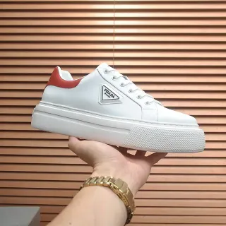Prada Cloudbust সাদা লাল প্ল্যাটফর্ম সোল চামড়া উপর লাইফস্টাইল স্নিকার