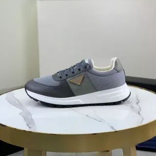 Prada Cinza Branco Material Misto Parte Superior Placa de Logo Triangular Tênis Lifestyle
