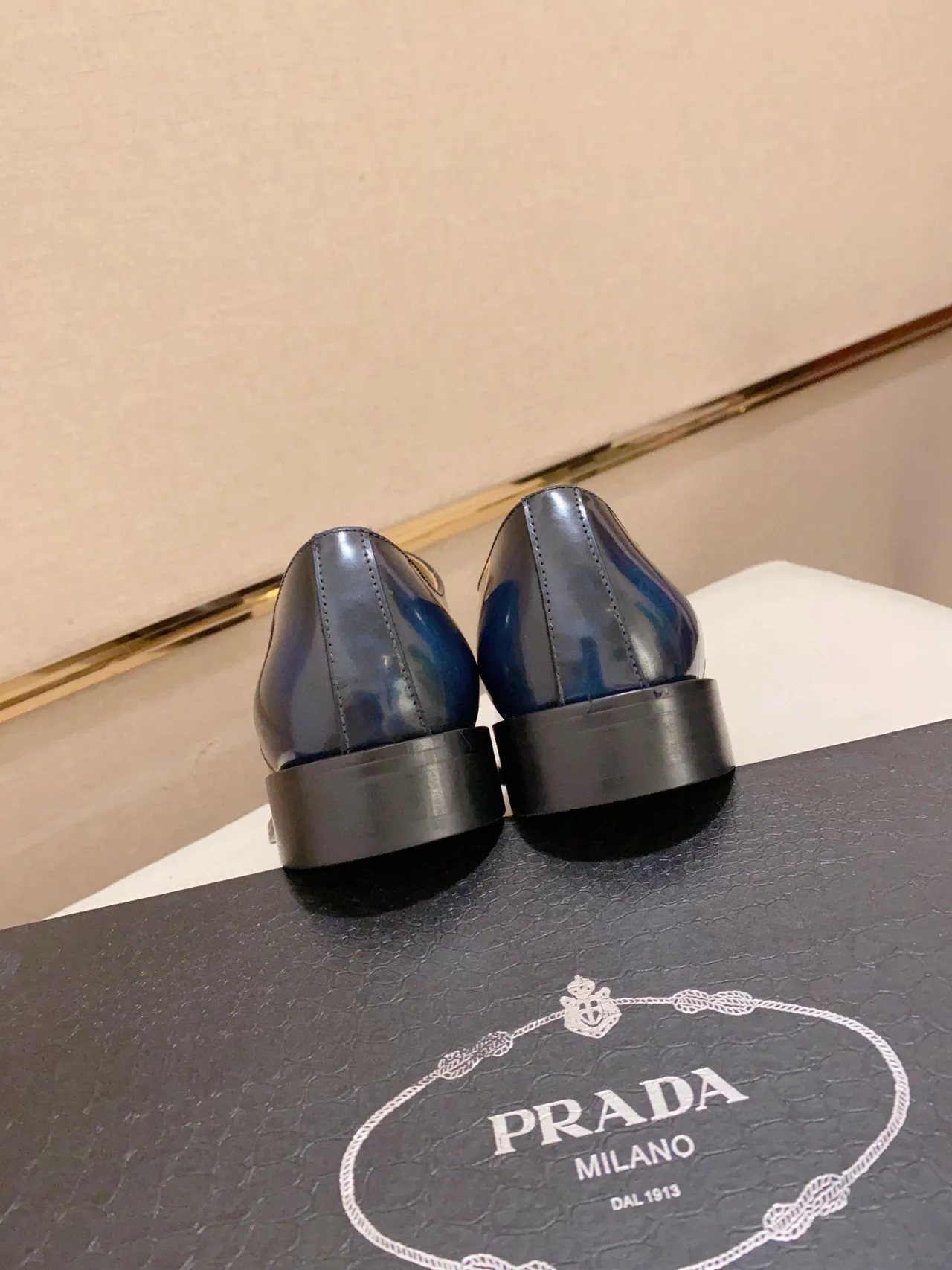 Prada নেভি কালো ঝলমলে পেটেন্ট জাতীয় ফিনিশ ক্যাপ টো অক্সফোর্ড জুতো 3