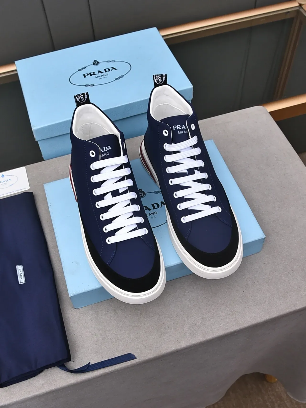Prada Zapatillas Navy Red High-Top con upper similar a neopreno 2
