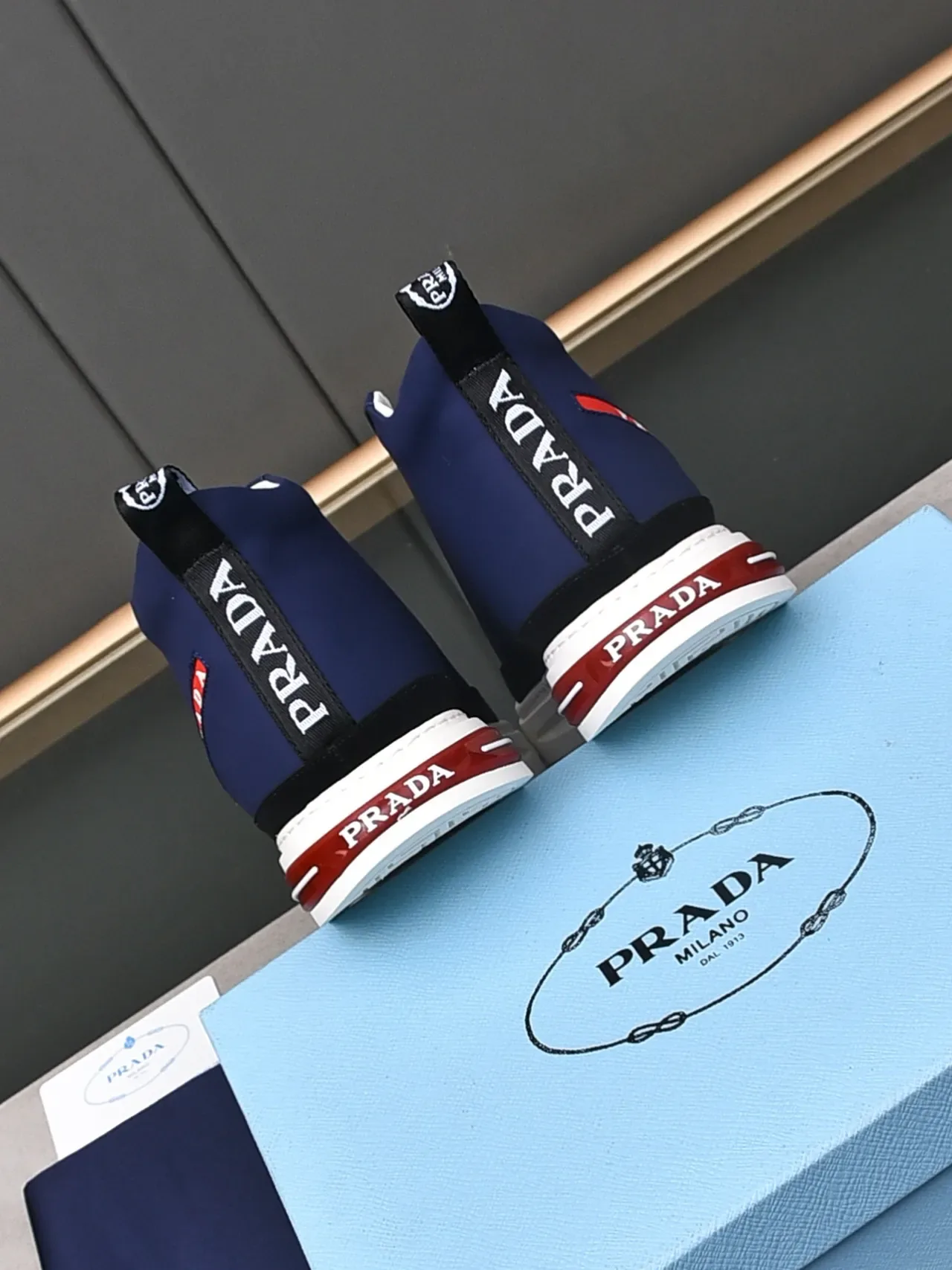 Prada Zapatillas Navy Red High-Top con upper similar a neopreno 3