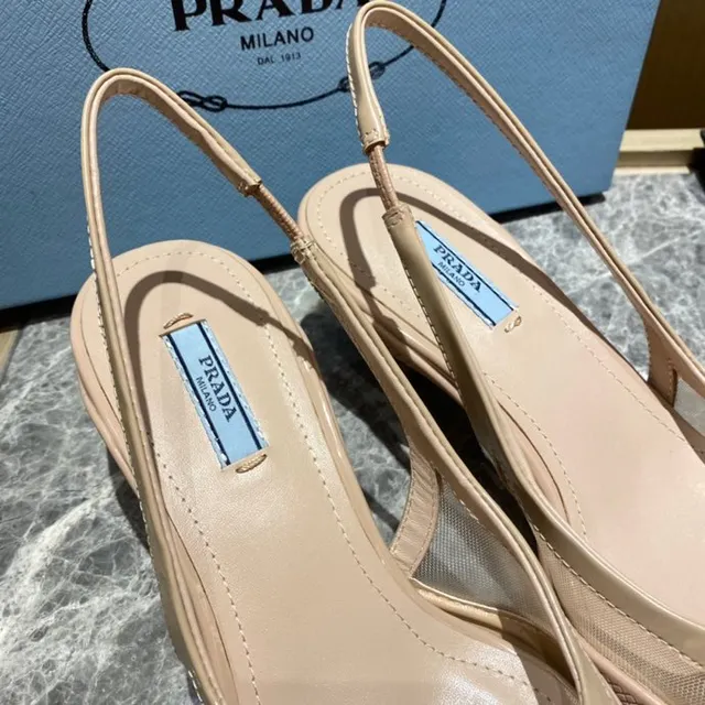 Prada Bombas com ponta e tiras traseiras de malha e couro 2