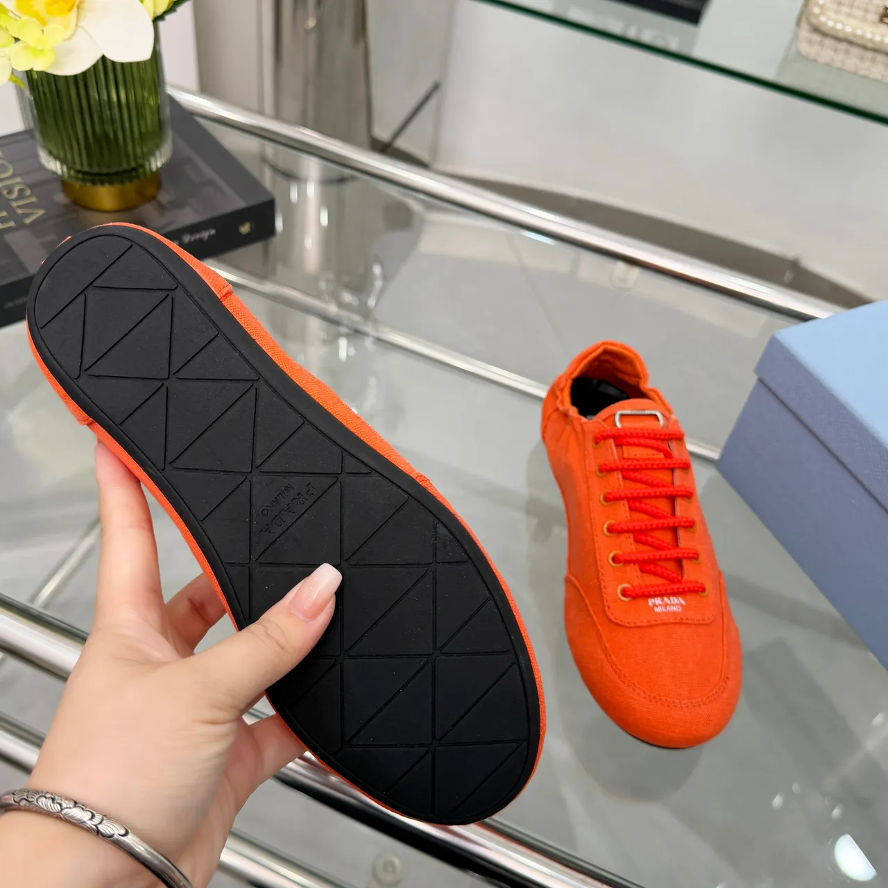 Prada Zapatos Low-Top de Lona Superior Naranja Negro 2